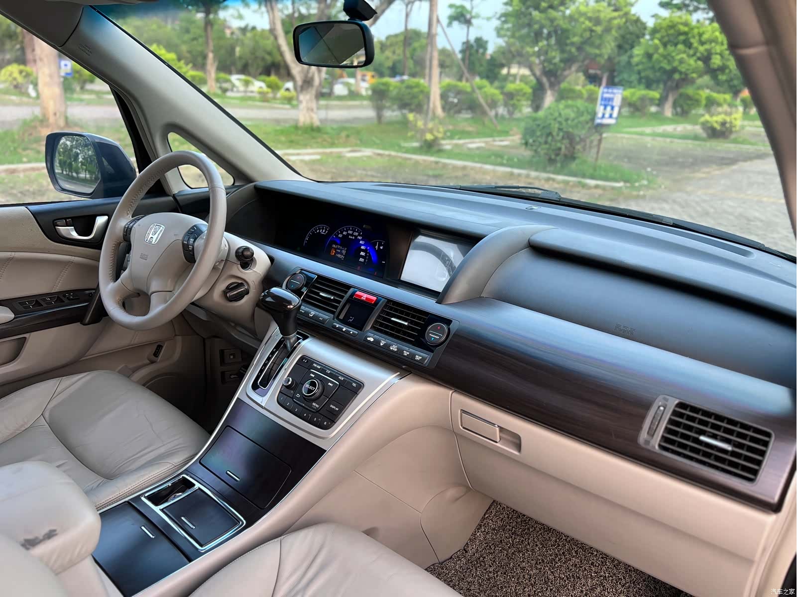 Honda Elysion, 2015 11