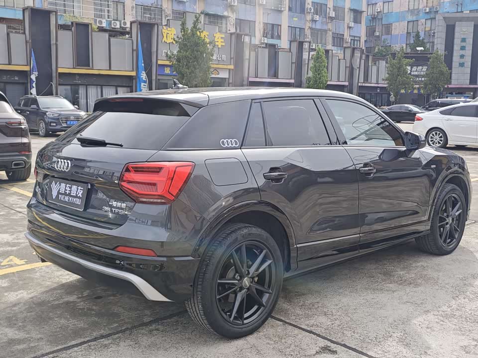 Audi Q2L