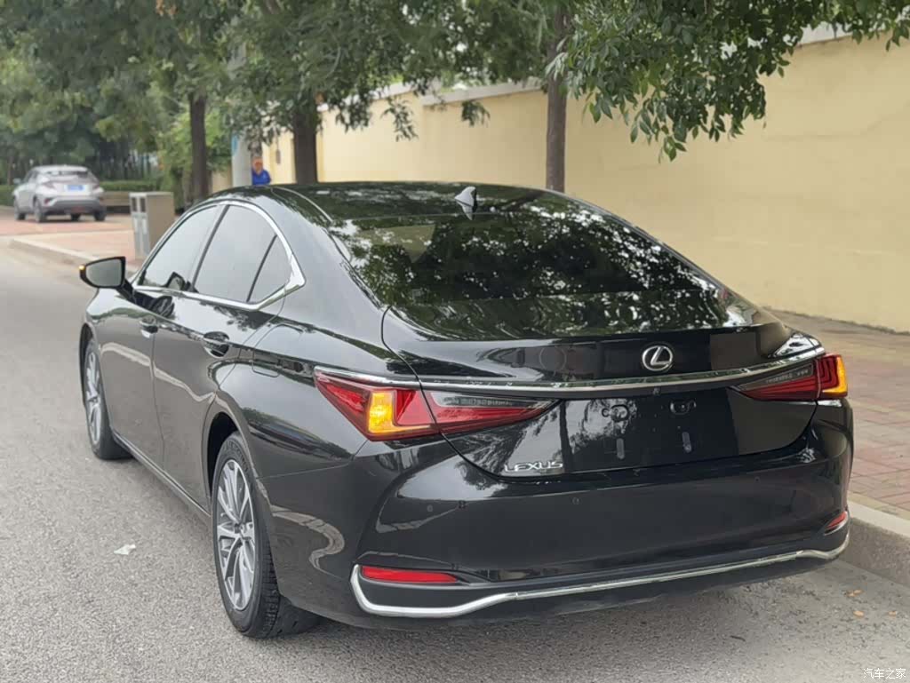 Lexus ES, 2023 9