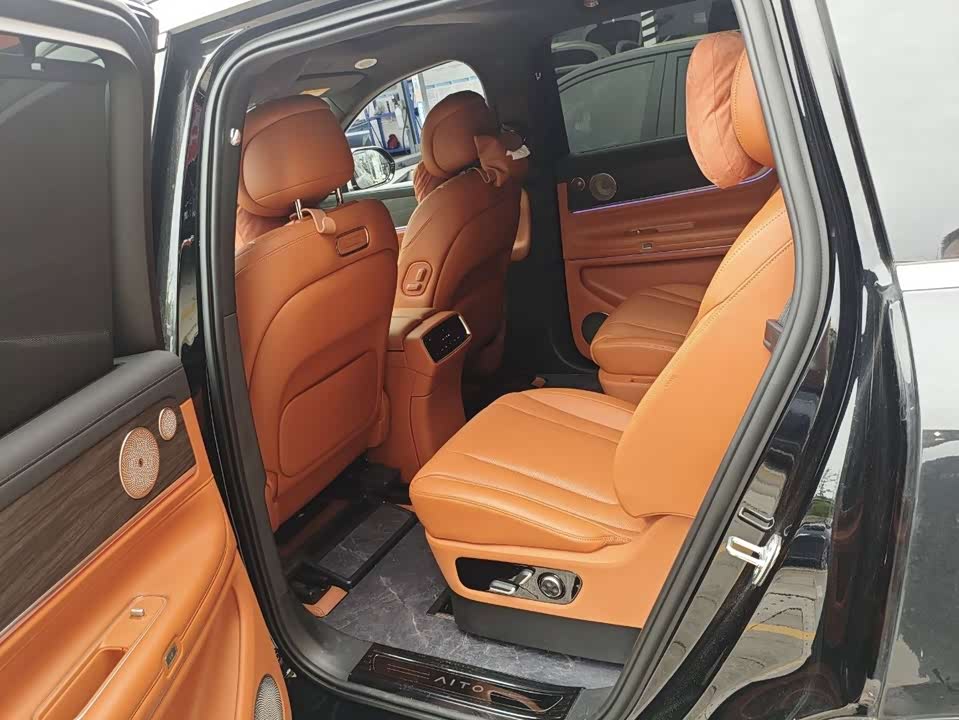 AITO Ask the world M9