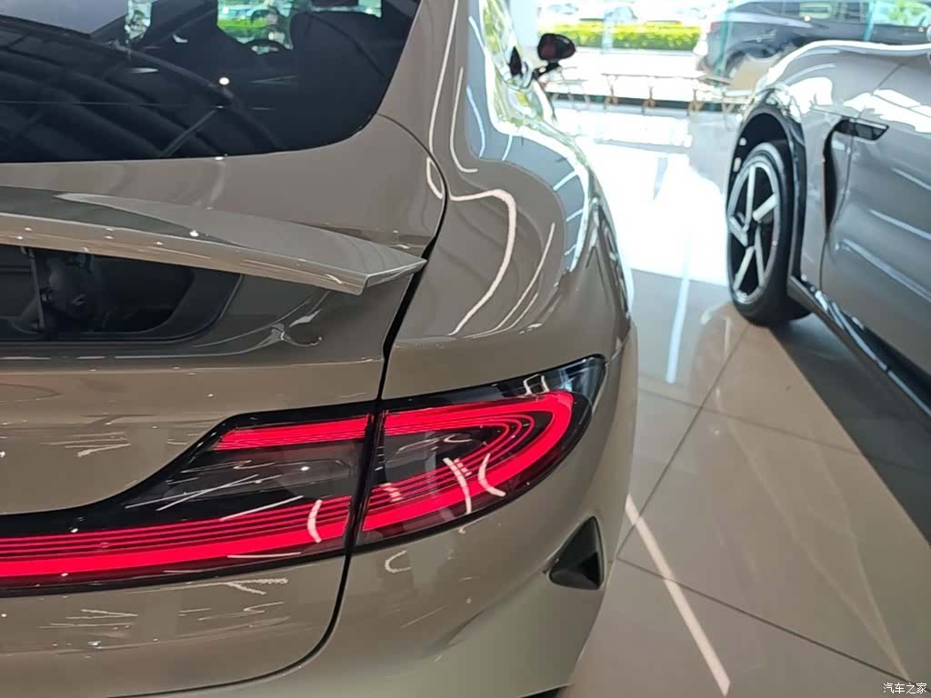 Xiaomi SU7, 2025 8
