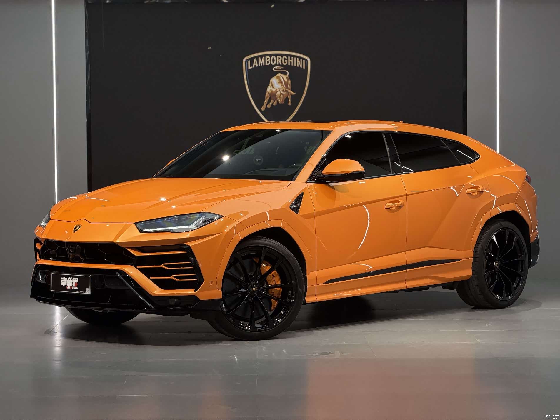 Lamborghini Urus, 2023 1