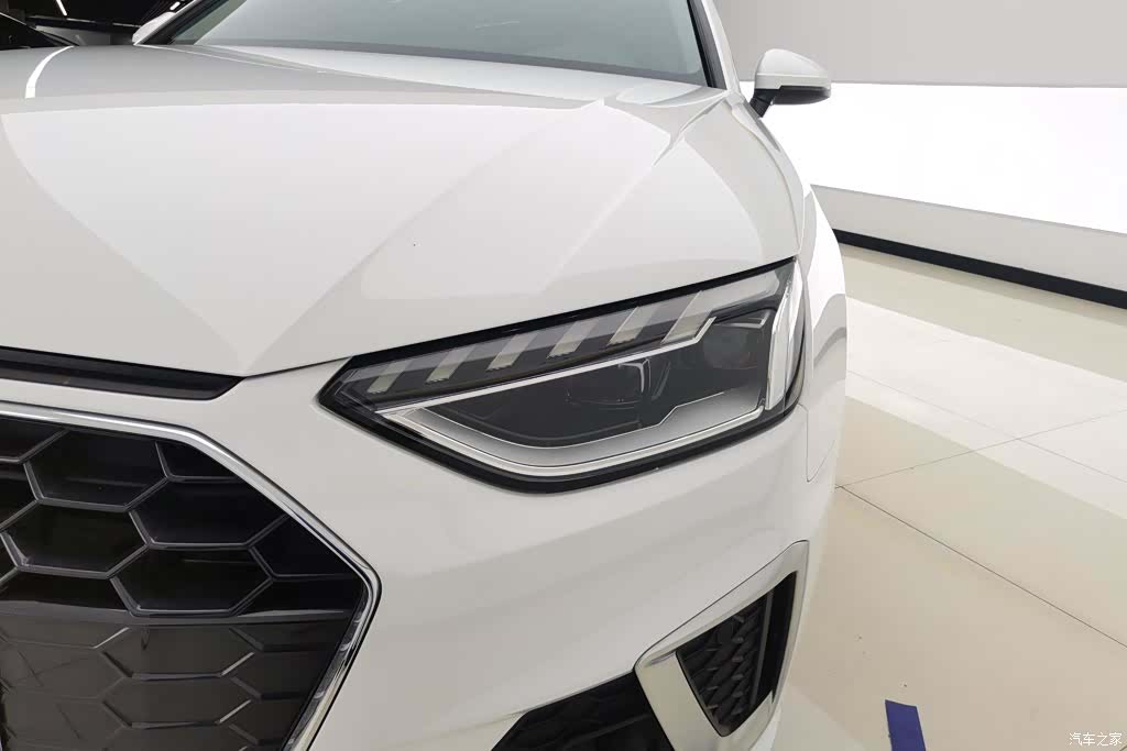 Audi A4L, 2020 все фото