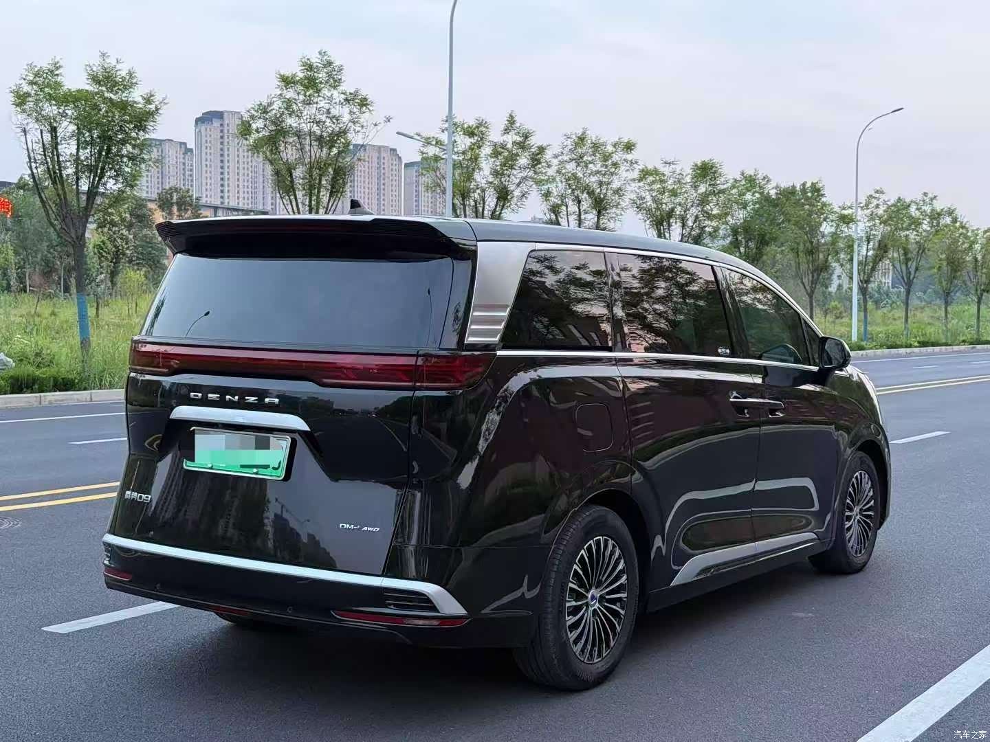Denza D9, 2025 8