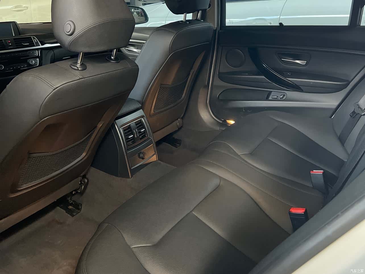 BMW 3 Series, 2017 все фото