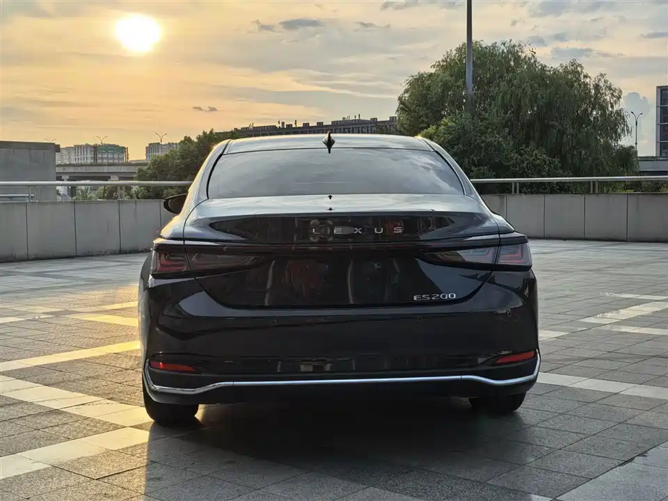 Lexus ES