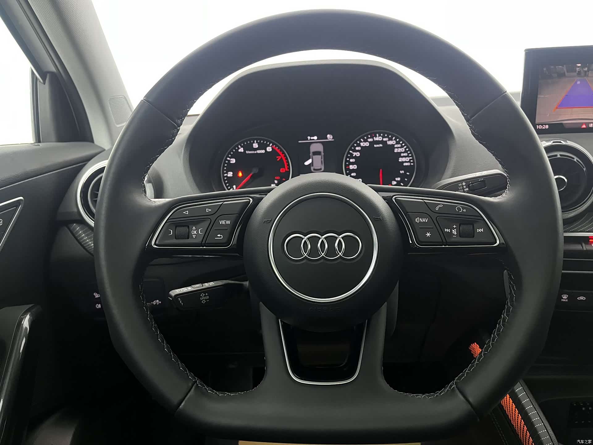Audi Q2L, 2024 11