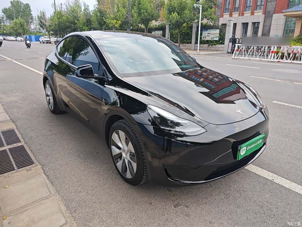 Tesla Model Y, 2022 4