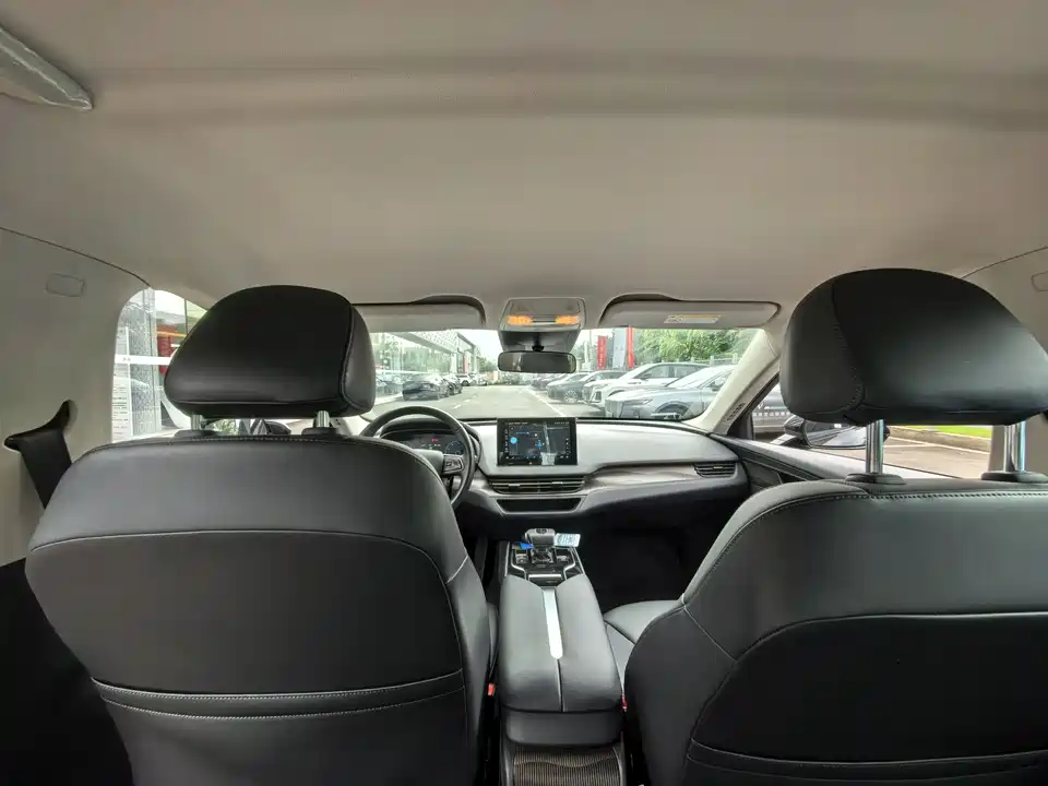 Hongqi E-QM5