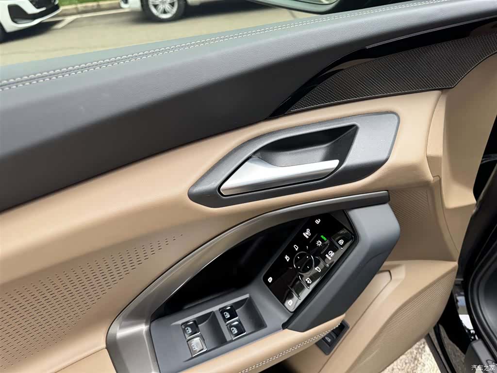 Audi Q5L, 2025 14