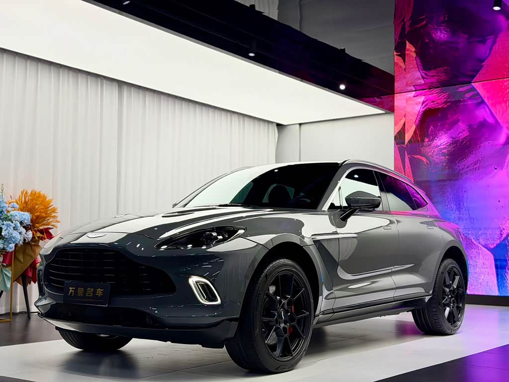 Aston Martin DBX