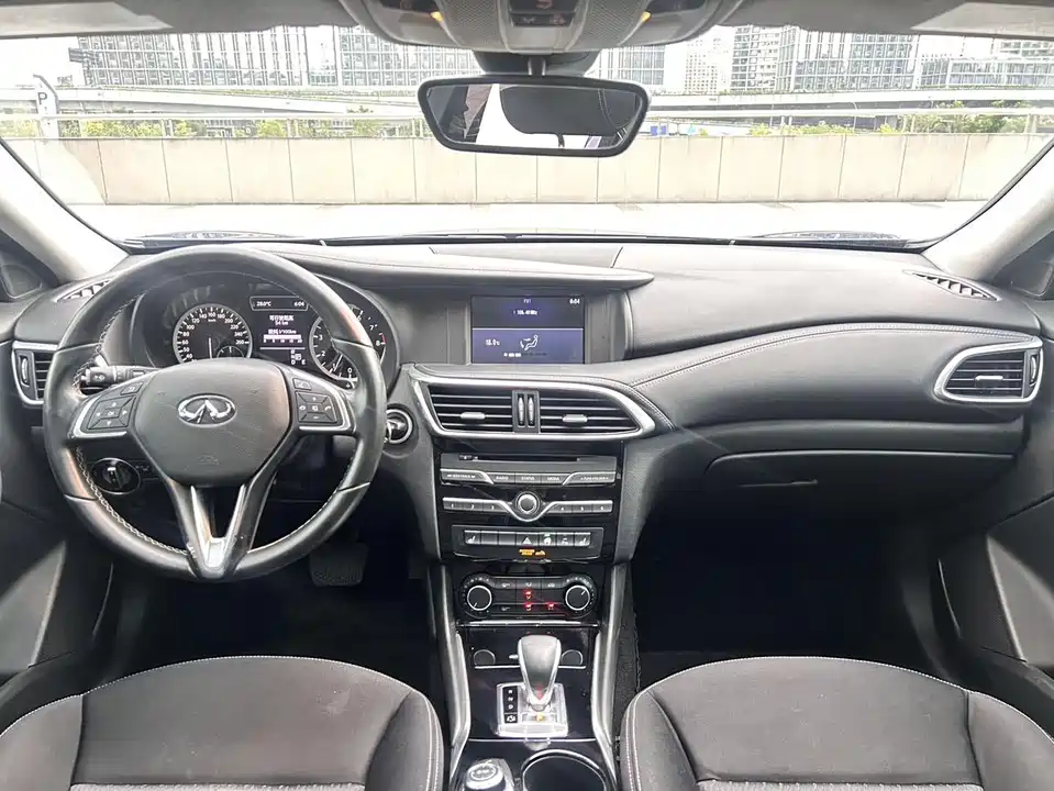 Infiniti QX30