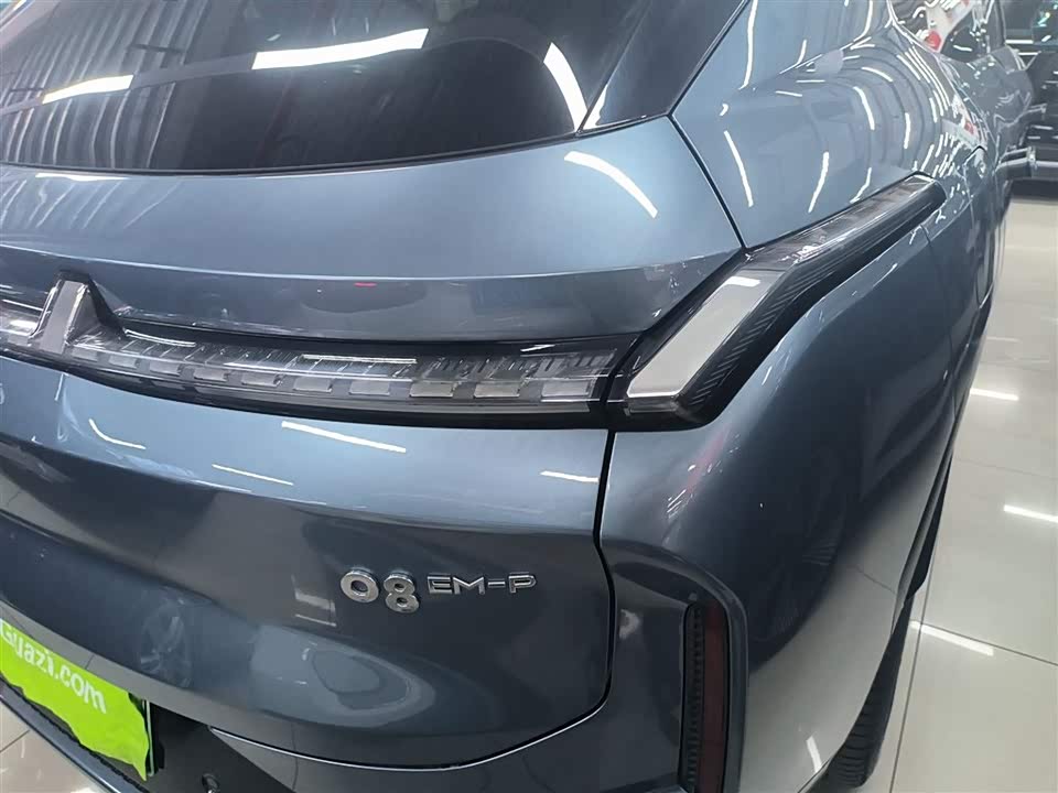 Lynk & Co 08 EM-P