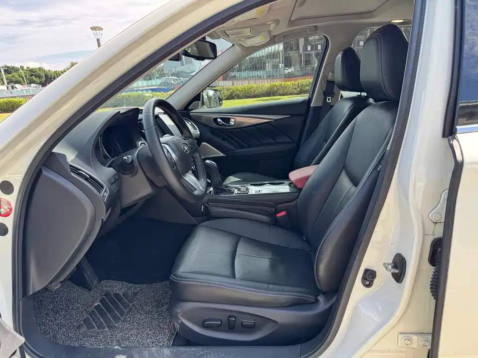 Infiniti Q50L