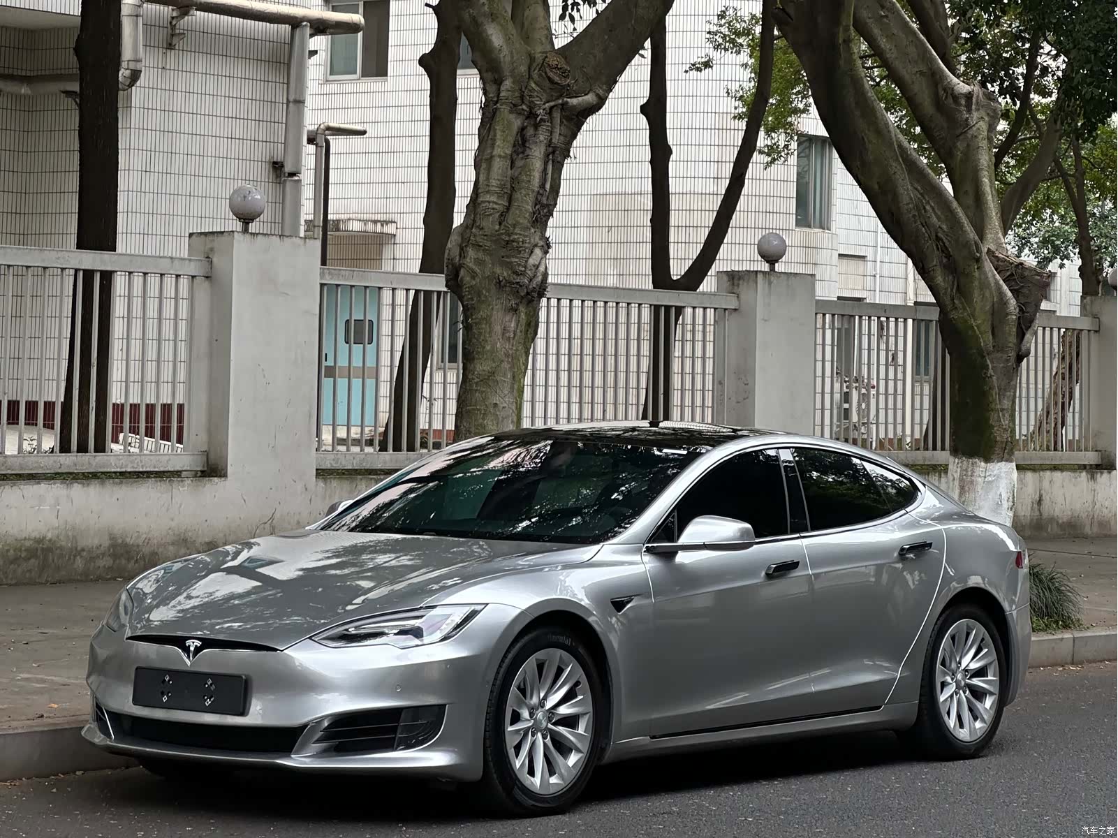 Tesla Model S, 2017 1