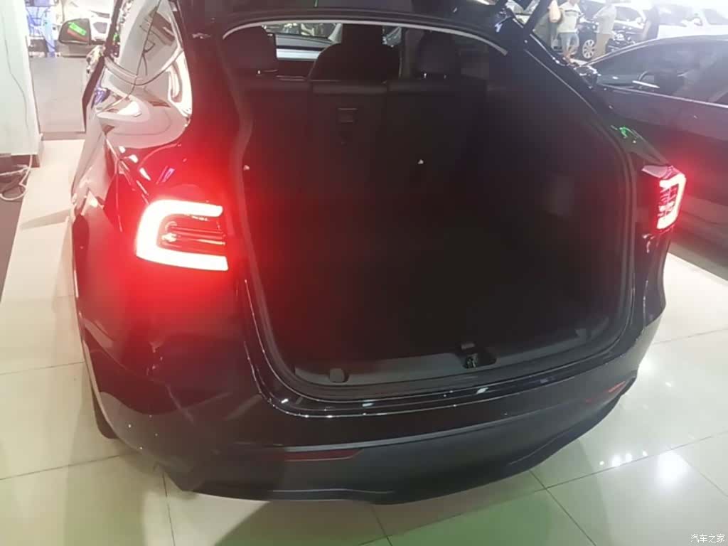 Tesla Model Y, 2024 19