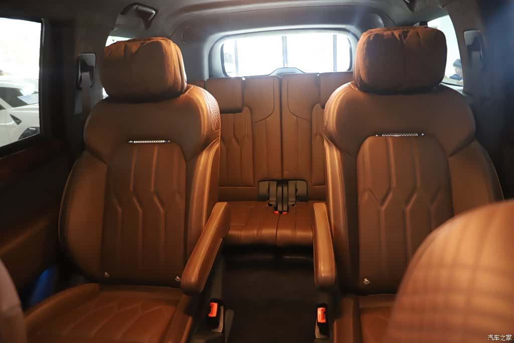 Hongqi 6, 2022 8
