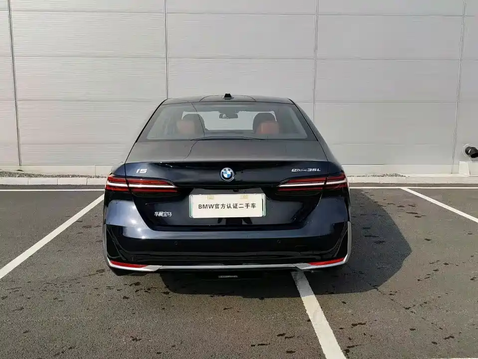 BMW i5