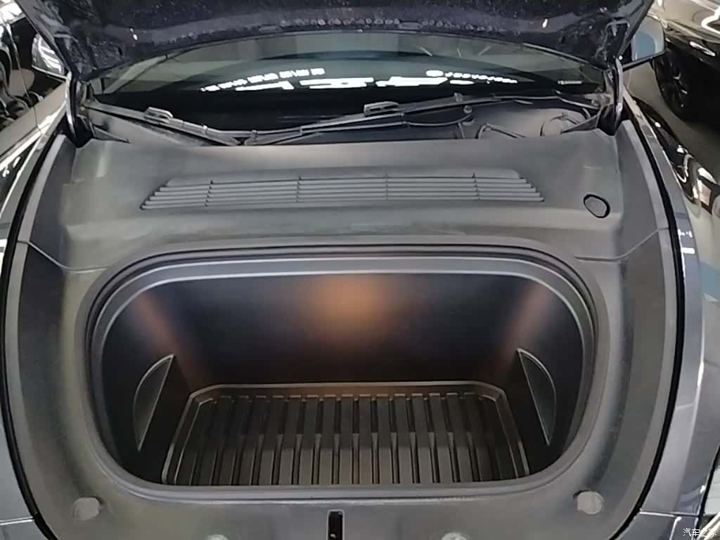 Tesla Model Y, 2024 20