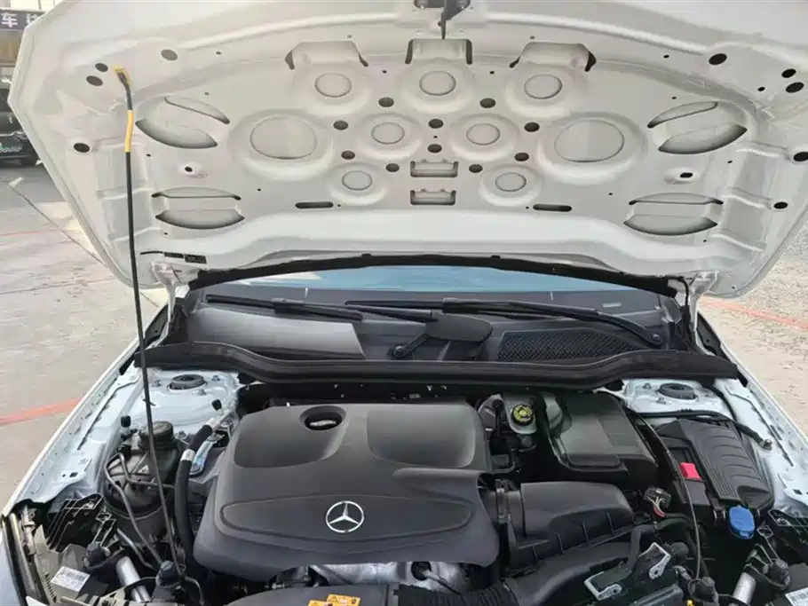 Mercedes-Benz GLA Mercedes-Benz GLA