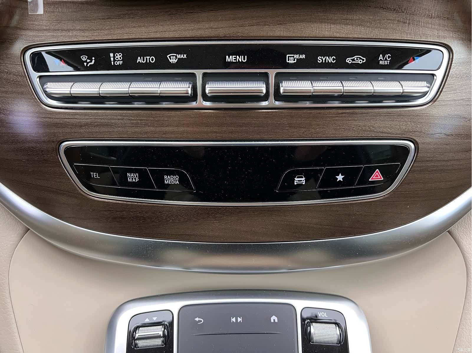 Mercedes-Benz V-Class, 2023 23