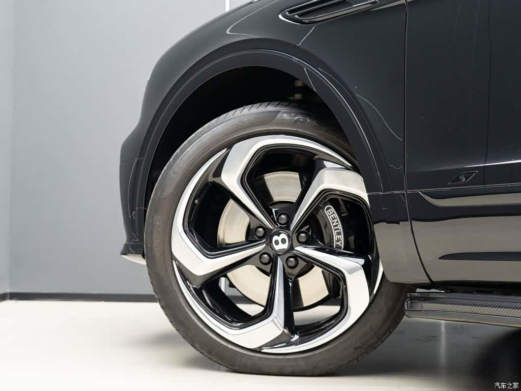Bentley Bentayga, 2022 6