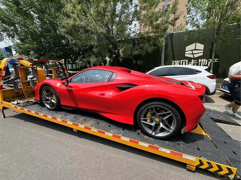 Ferrari F8, 2021 4