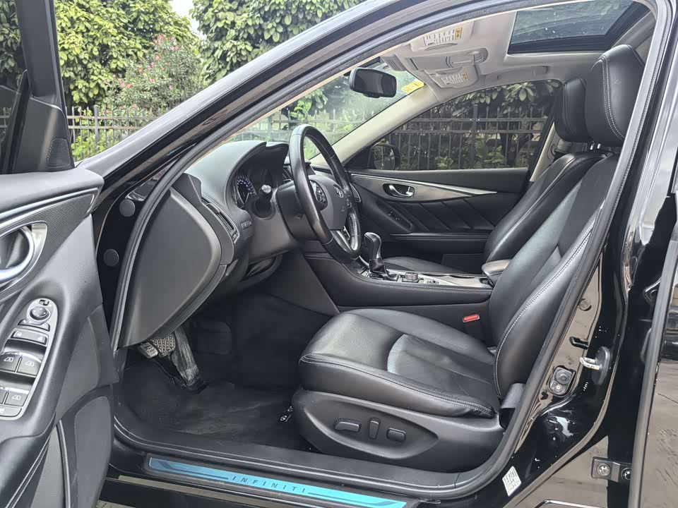 Infiniti Q50L