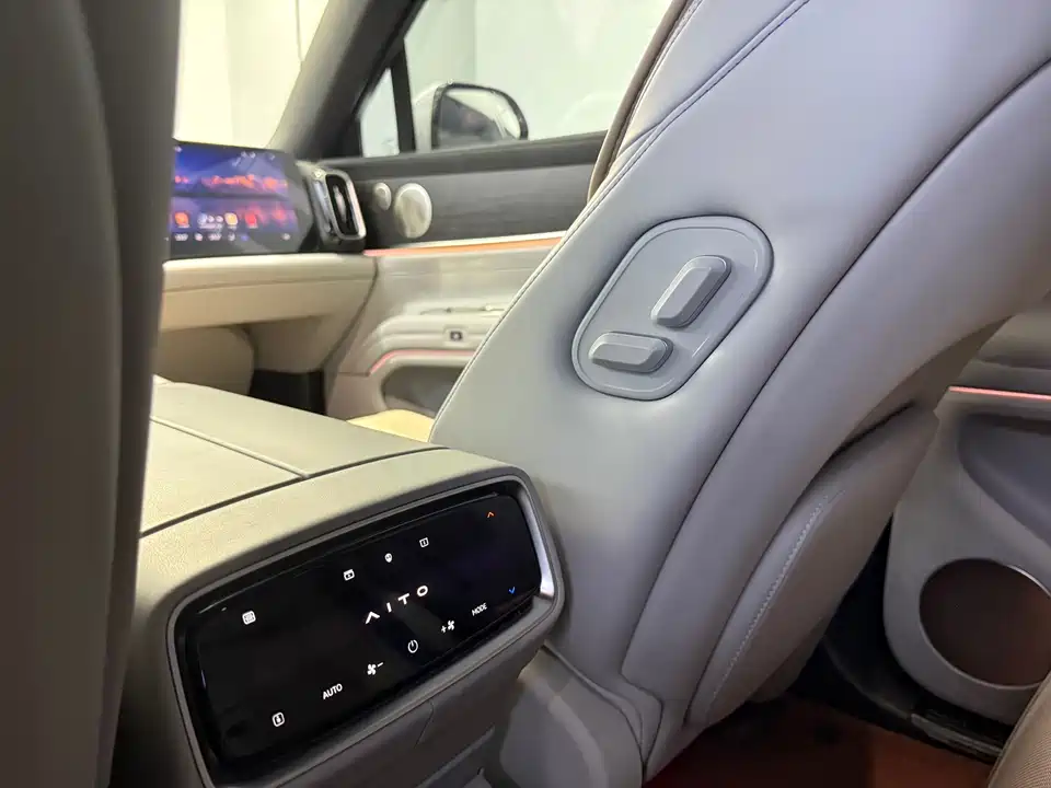 AITO Ask the world M9