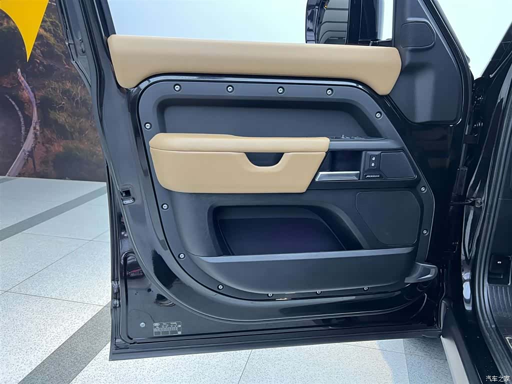 Land Rover Defender, 2025 14
