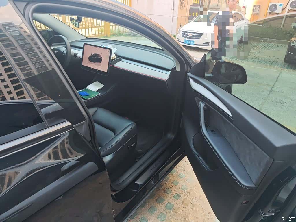 Tesla Model Y, 2023 21