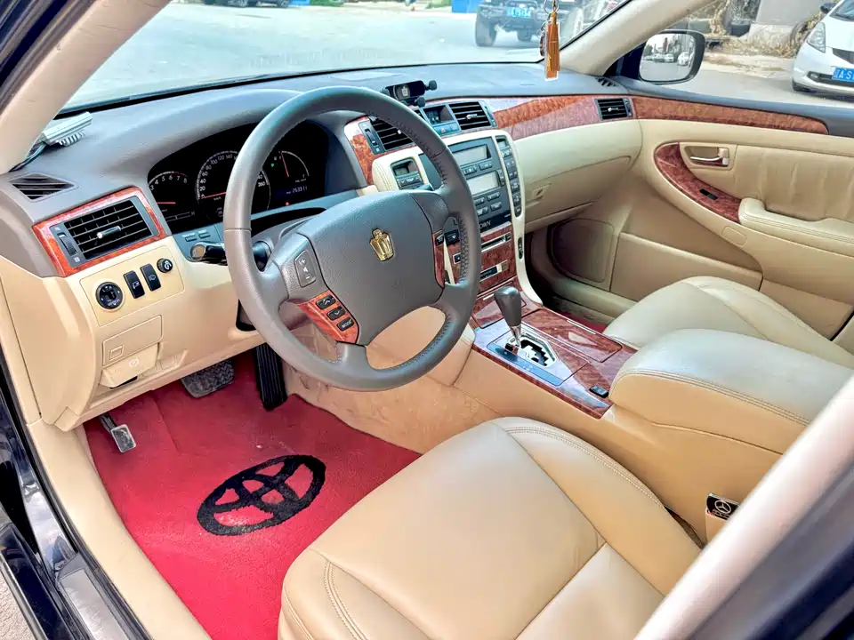 Toyota crown
