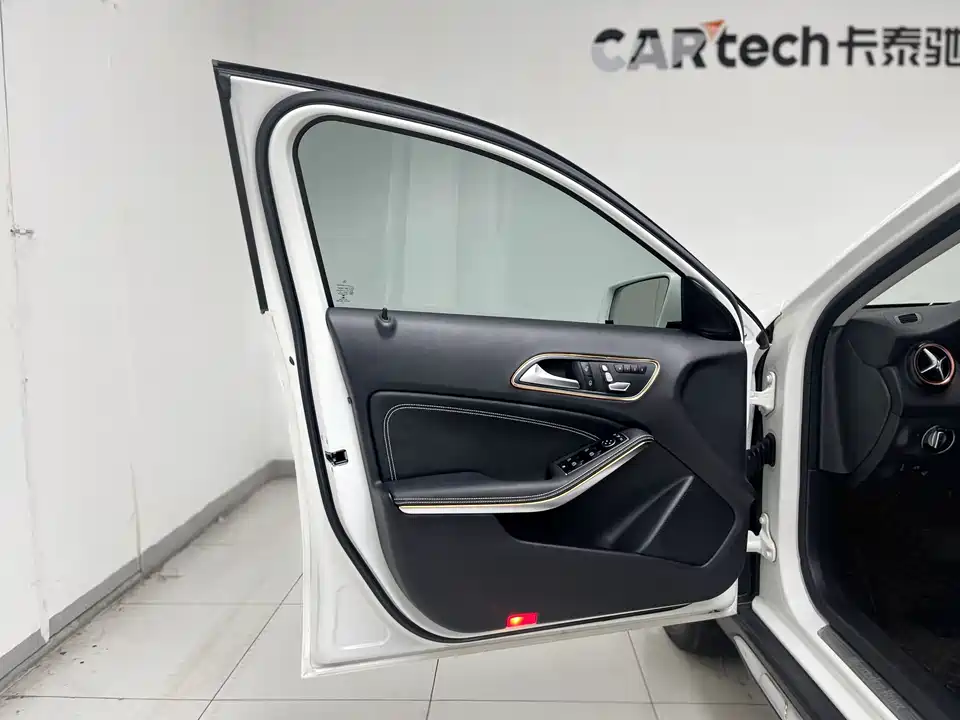 Mercedes-Benz GLA Mercedes-Benz GLA