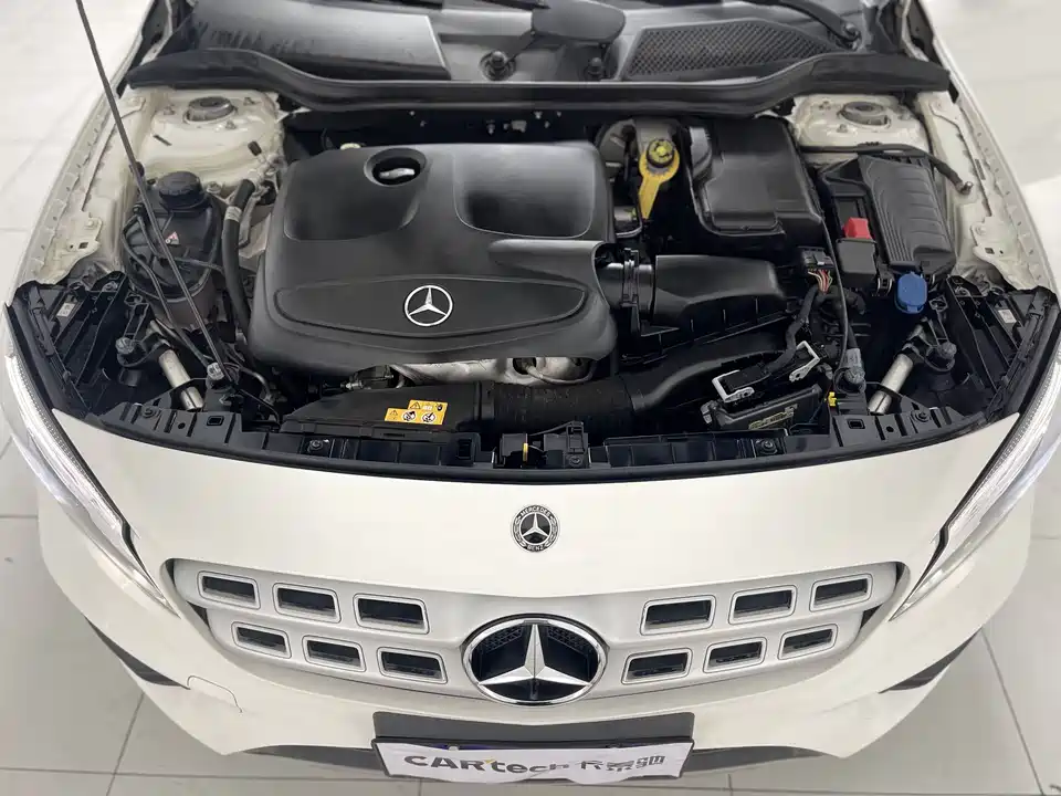 Mercedes-Benz GLA Mercedes-Benz GLA