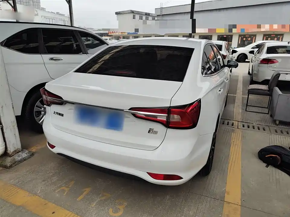 Roewe i5