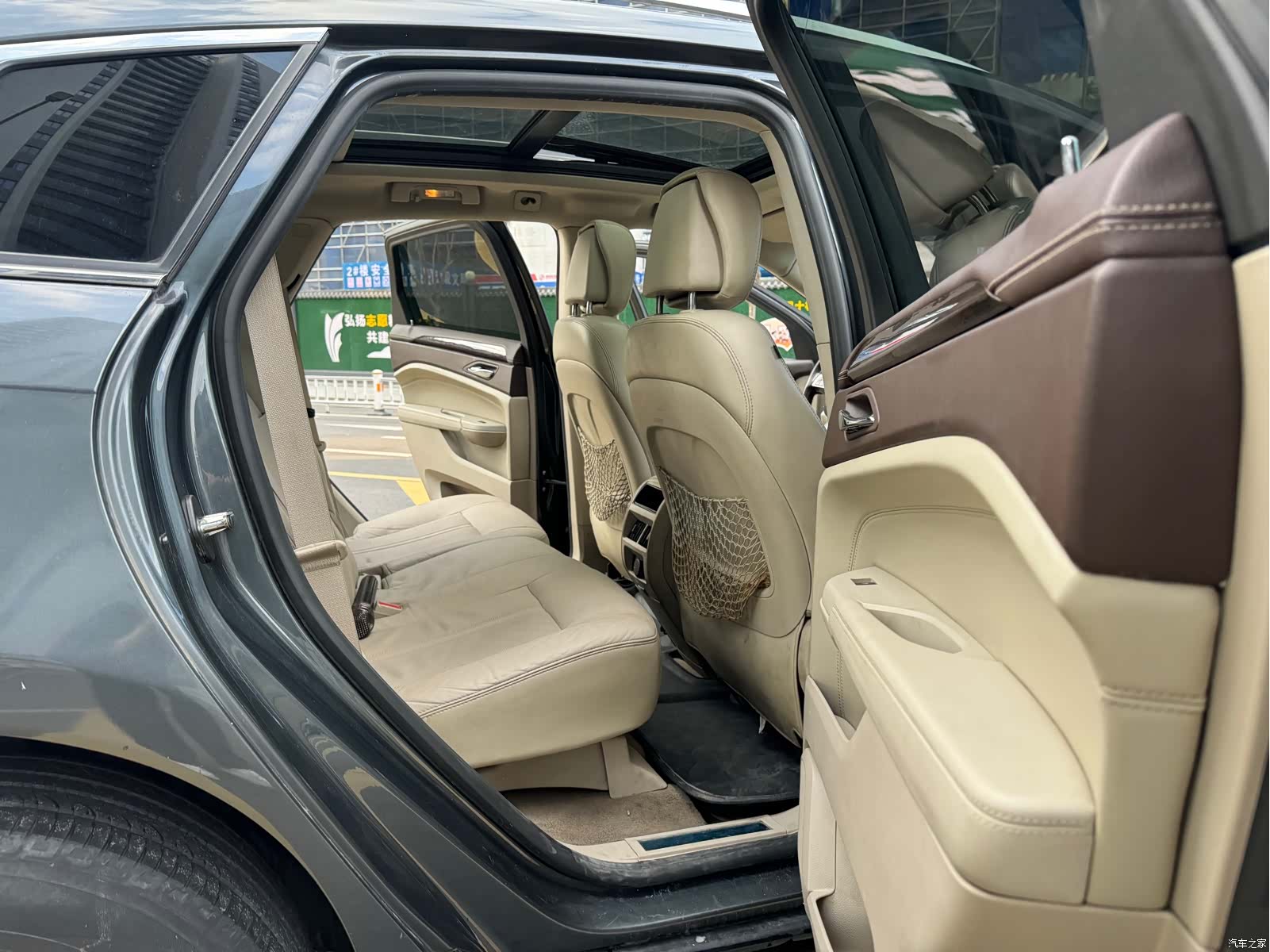 Cadillac SRX, 2010 13