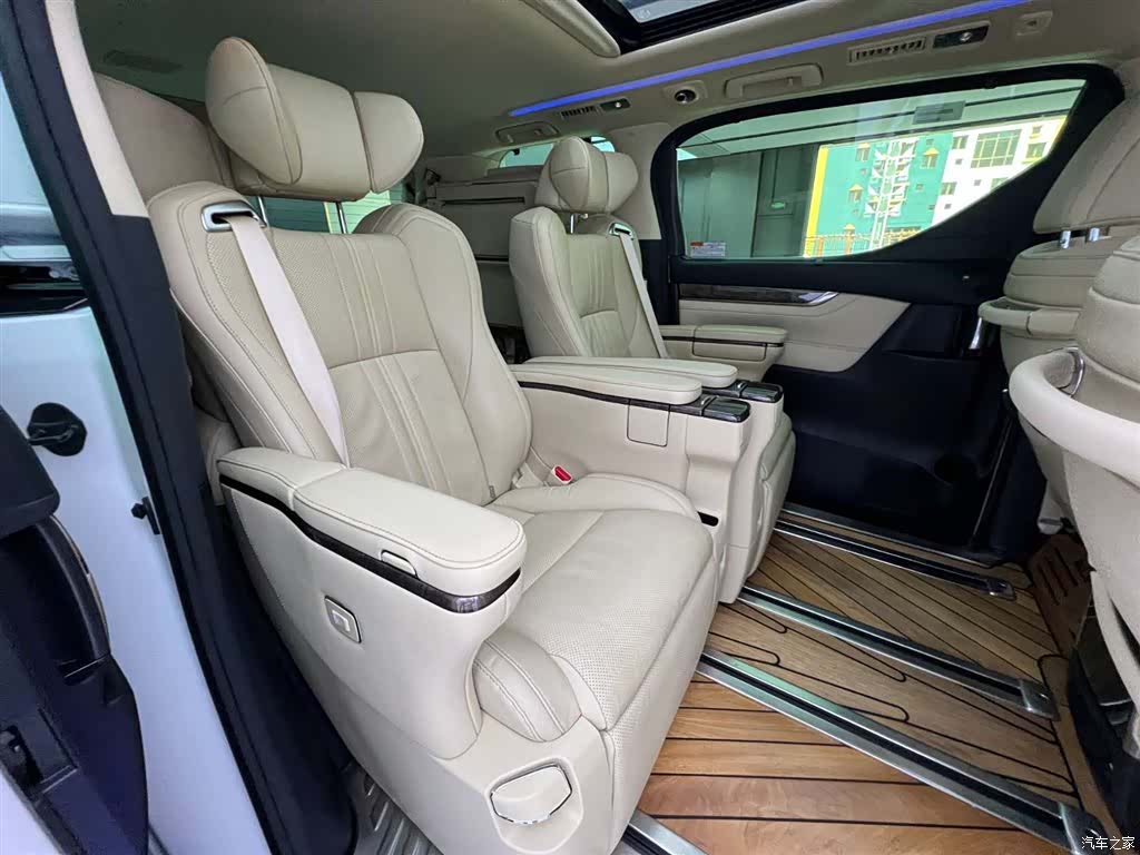 Toyota Alphard, 2022 28
