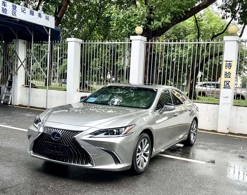 Lexus ES, 2021 1