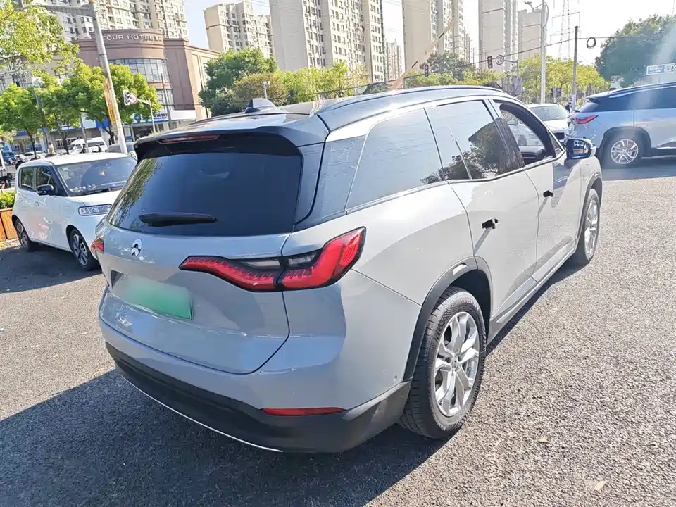 NIO ES8