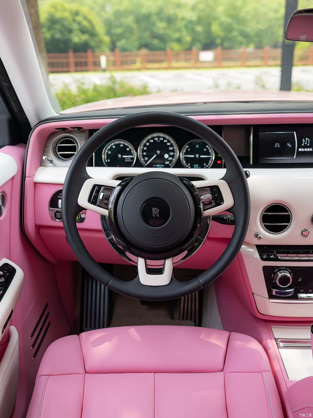 Rolls-Royce Phantom, 2022 14