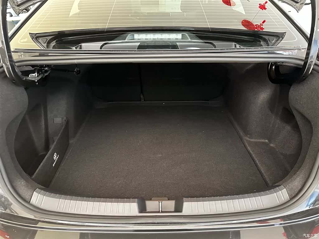 Volkswagen Sagitar, 2025 33