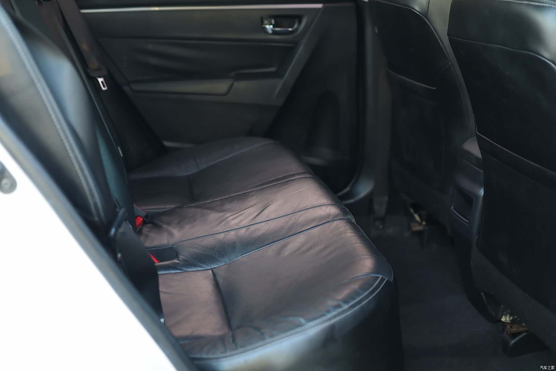 Toyota Corolla, 2015 28