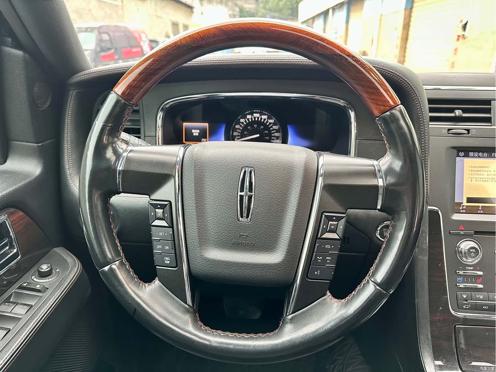 Lincoln Navigator, 2017 15