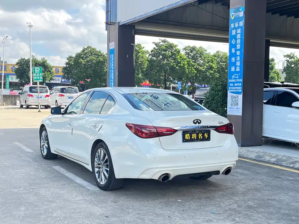 Infiniti Q50L