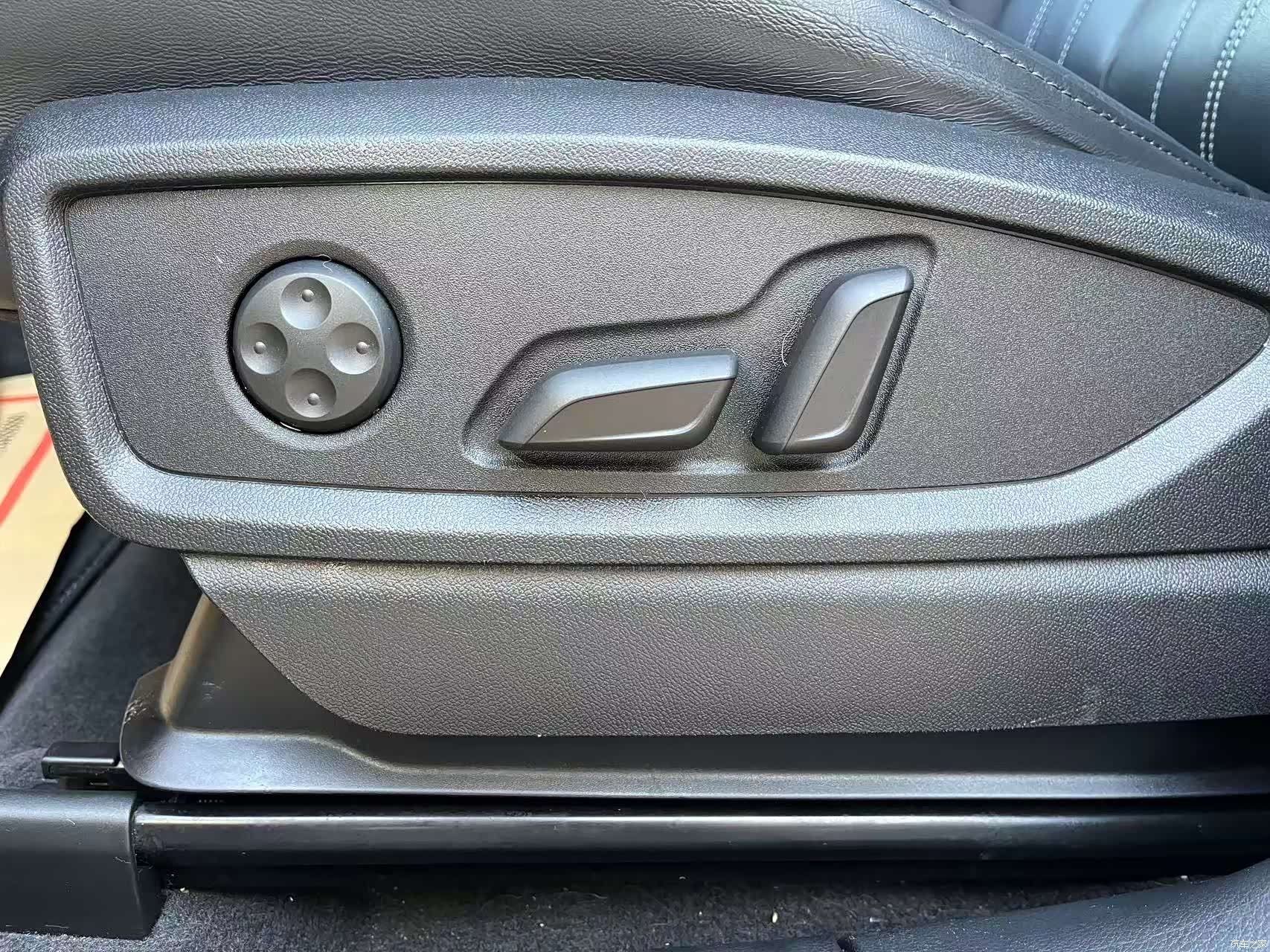 Audi Q5L, 2022 10
