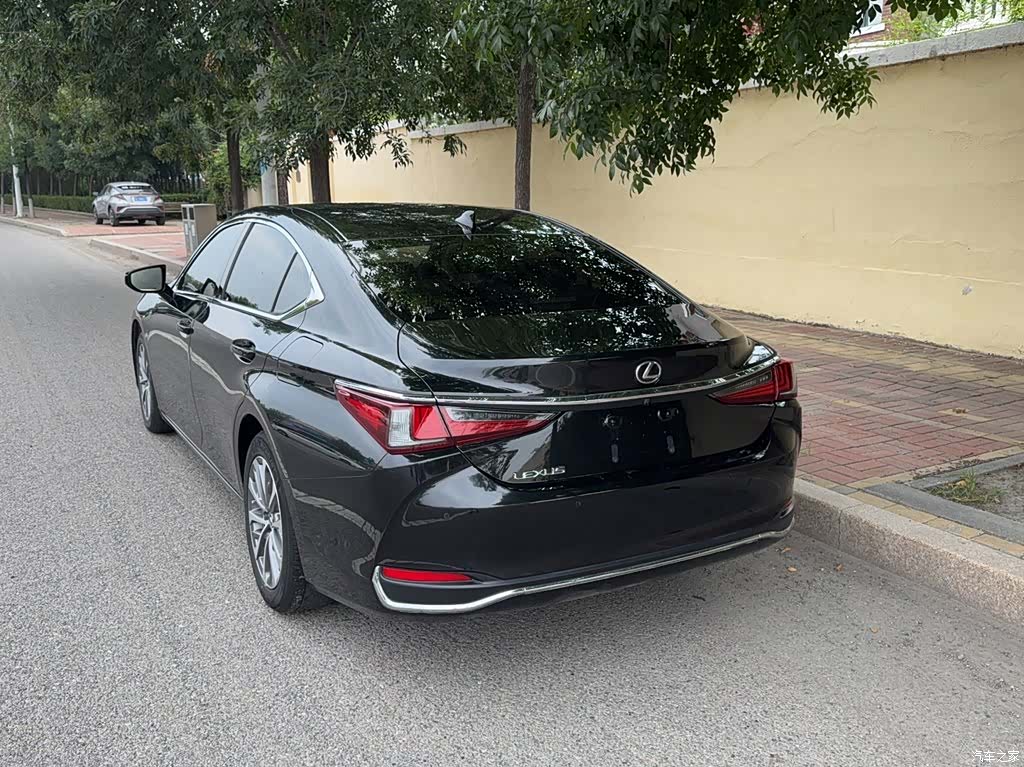 Lexus ES, 2023 13