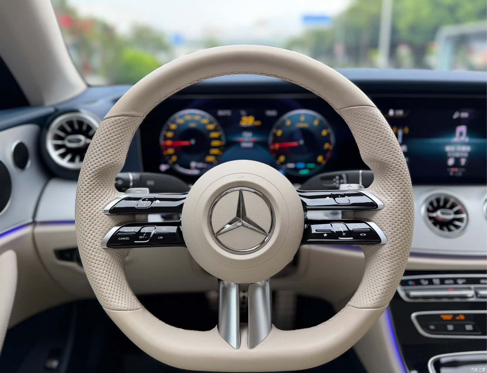 Mercedes-Benz E-Class, 2022 10