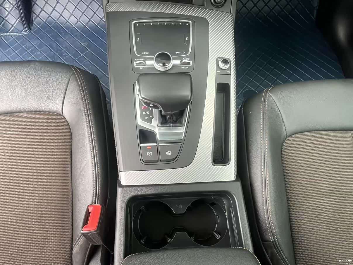 Audi Q5L, 2019 11