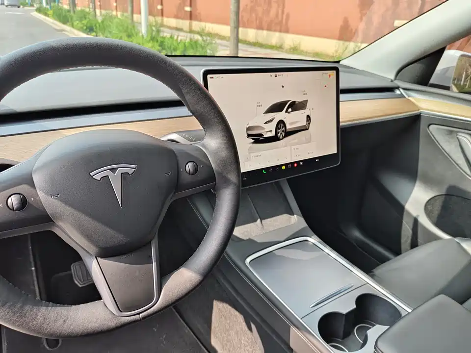 Tesla Model Y Tesla Model Y