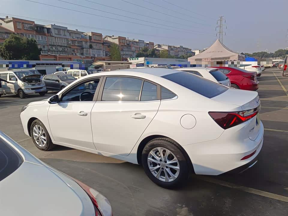 Roewe i5